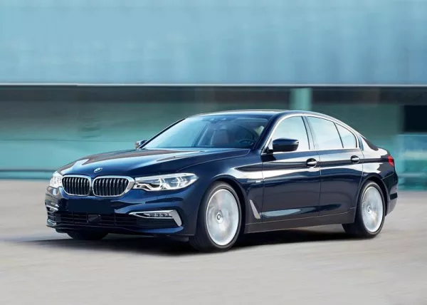 Dịch vụ thay Kính chắn gió xe BMW 520i tận nơi